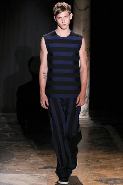 Look 14